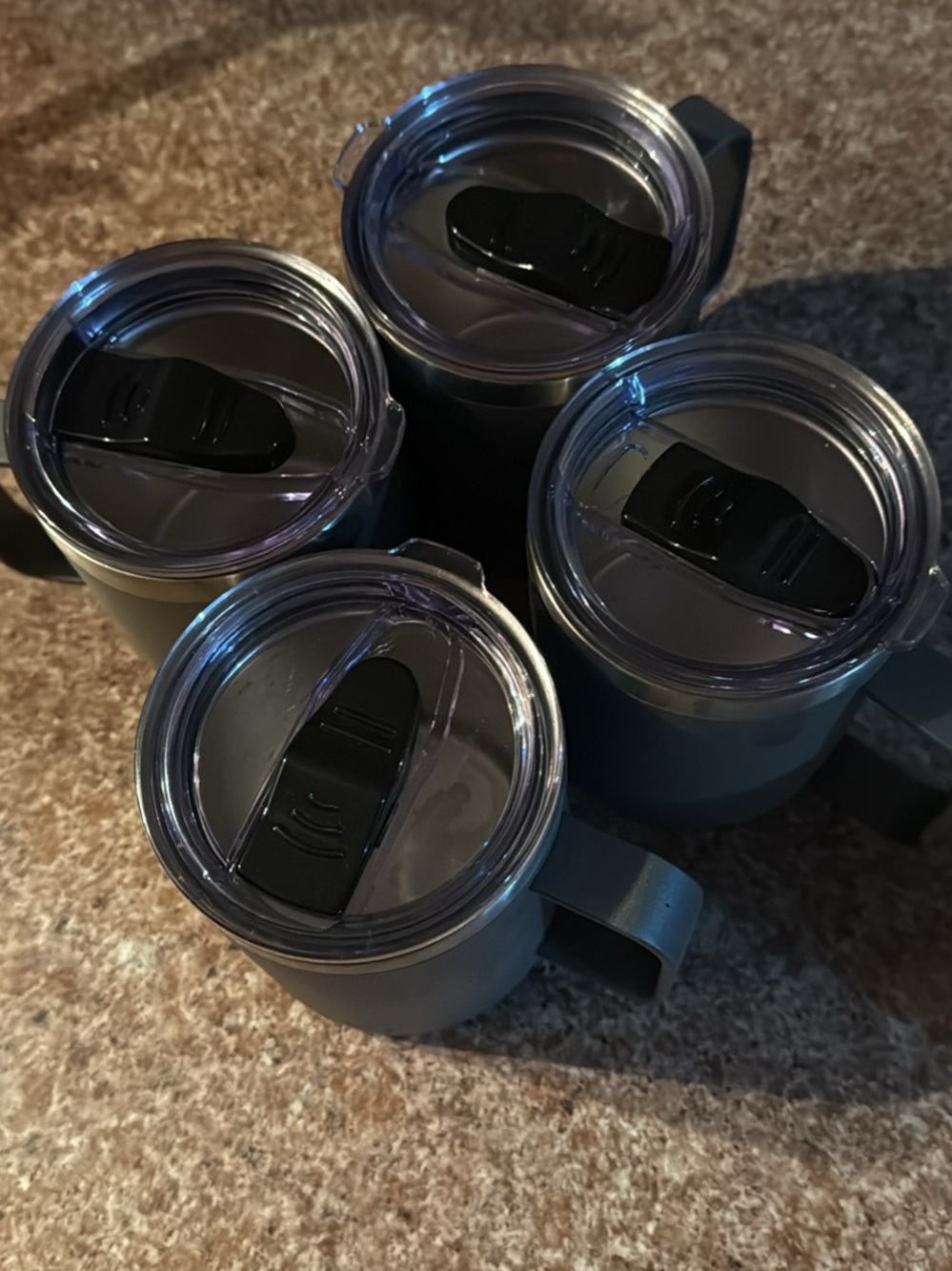 4 mugs set with lids